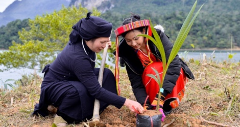 Hoa khôi Du lịch Việt Nam góp sức phủ xanh đất trống tại Tuyên Quang