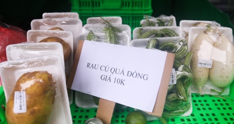 Độc đáo 6 gian hàng đồng giá 10.000 đồng không người bán tại Hà Nội