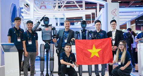 VinRobotics Trình Diễn Robot VR-H3 'Make in Vietnam' Quốc Tế
