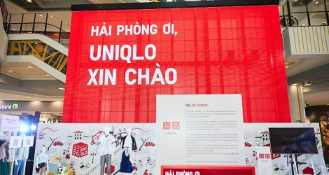 Uniqlo khai trương cửa hàng ở Hà Nội hàng trăm người đeo khẩu trang xếp  hàng chờ mua
