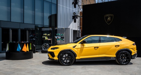 Lamborghini Urus Performante giá từ 16,5 tỷ đồng, khách chờ 12 tháng để  nhận xe