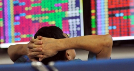 Sắc đỏ áp đảo, VN-Index giảm gần 14 điểm