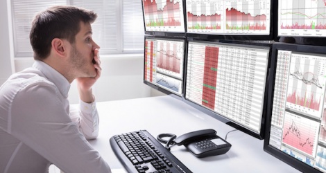 Phiên giao dịch cuối tuần: VN-Index giữ vững mốc 1.300 điểm