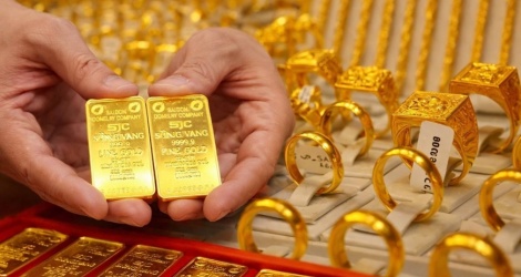 Giá vàng hôm nay lập đỉnh 2 tháng, dự báo tiến sát 4.500 USD/ounce cuối năm