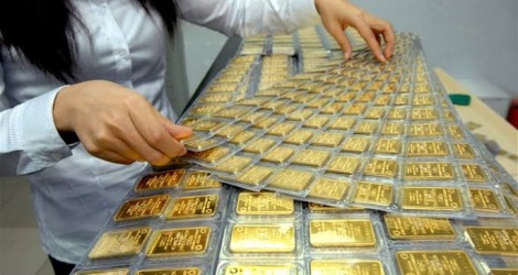 Giá vàng tăng hơn 100 USD khi các ngân hàng trung ương liên tiếp mua vào