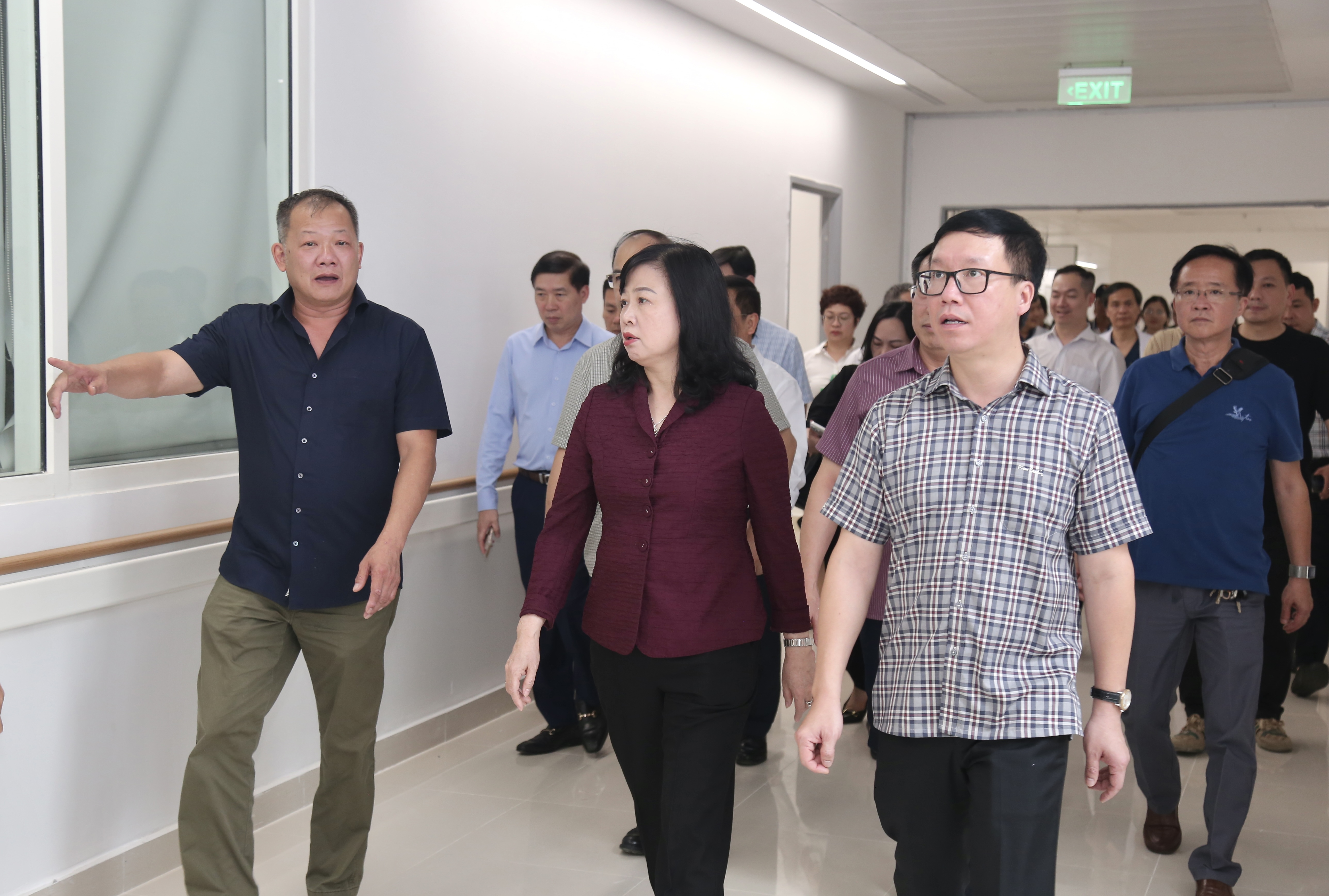 7. Đoàn công tác đã kiểm tra thực tế tại các khu vực khám bệnh, cấp cứu, phòng mổ, hồi sức tích cực, chẩn đoán hình ảnh, xét nghiệm, hệ thống trang thiết bị y tế, hạ tầng kỹ thu