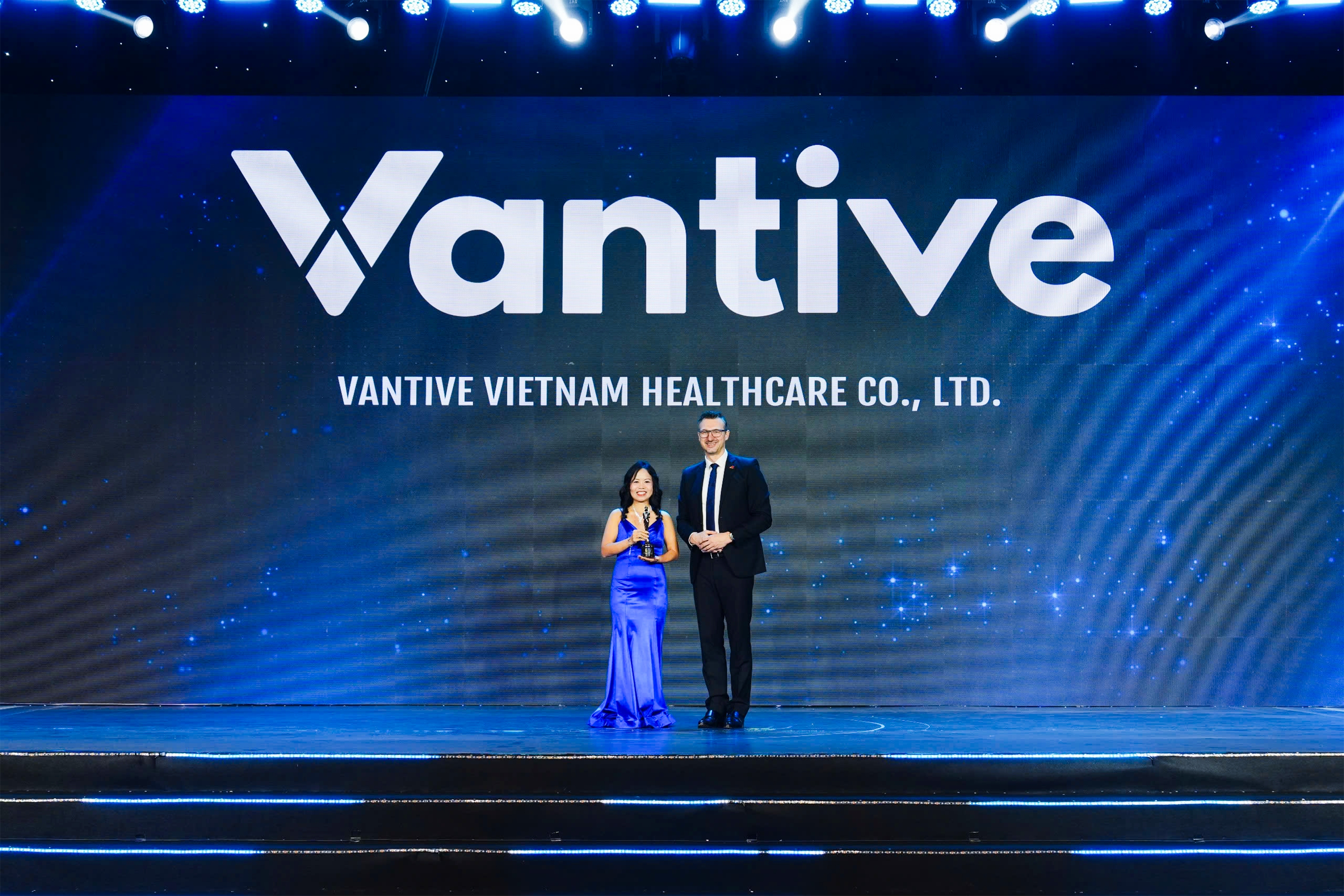 Đại diện Vantive Việt Nam Healthcare nhận giải thưởng tại HR Asia Awards Đại diện Vantive Việt Nam Healthcare nhận giải thưởng tại HR Asia Awards