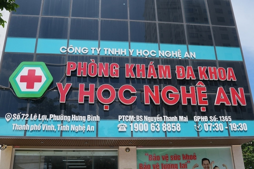 khoi-to-nhom-nguoi-dung-sua-dau-nanh-bom-vao-nieu-dao-de-ve-benh-835