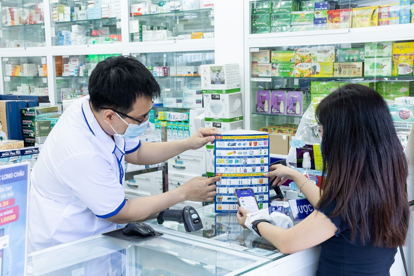 fpt-long-chau-don-nha-thuoc-thu-600-voi-nhieu-hoat-dong-dang-chu-y-1851446988