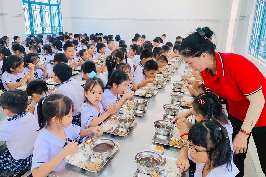 ha-noi-nang-chuan-quan-ly-bua-an-ban-tru-siet-chat-an-toan-thuc-pham-tu-nguon-cung-a327794