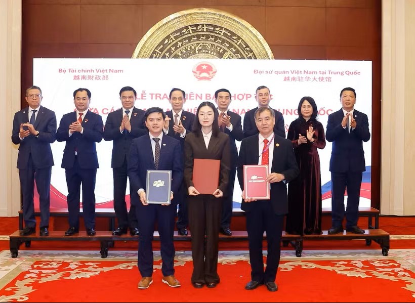 vna-potal-le-trao-bien-ban-ghi-nho-hop-tac-giua-cac-doanh-nghiep-viet-nam-trung-quoc-8701400jpg1776221798 vna-potal-le-trao-bien-ban-ghi-nho-hop-tac-giua-cac-doanh-nghiep-viet-nam-trung-quoc-8701400jpg1776221798
