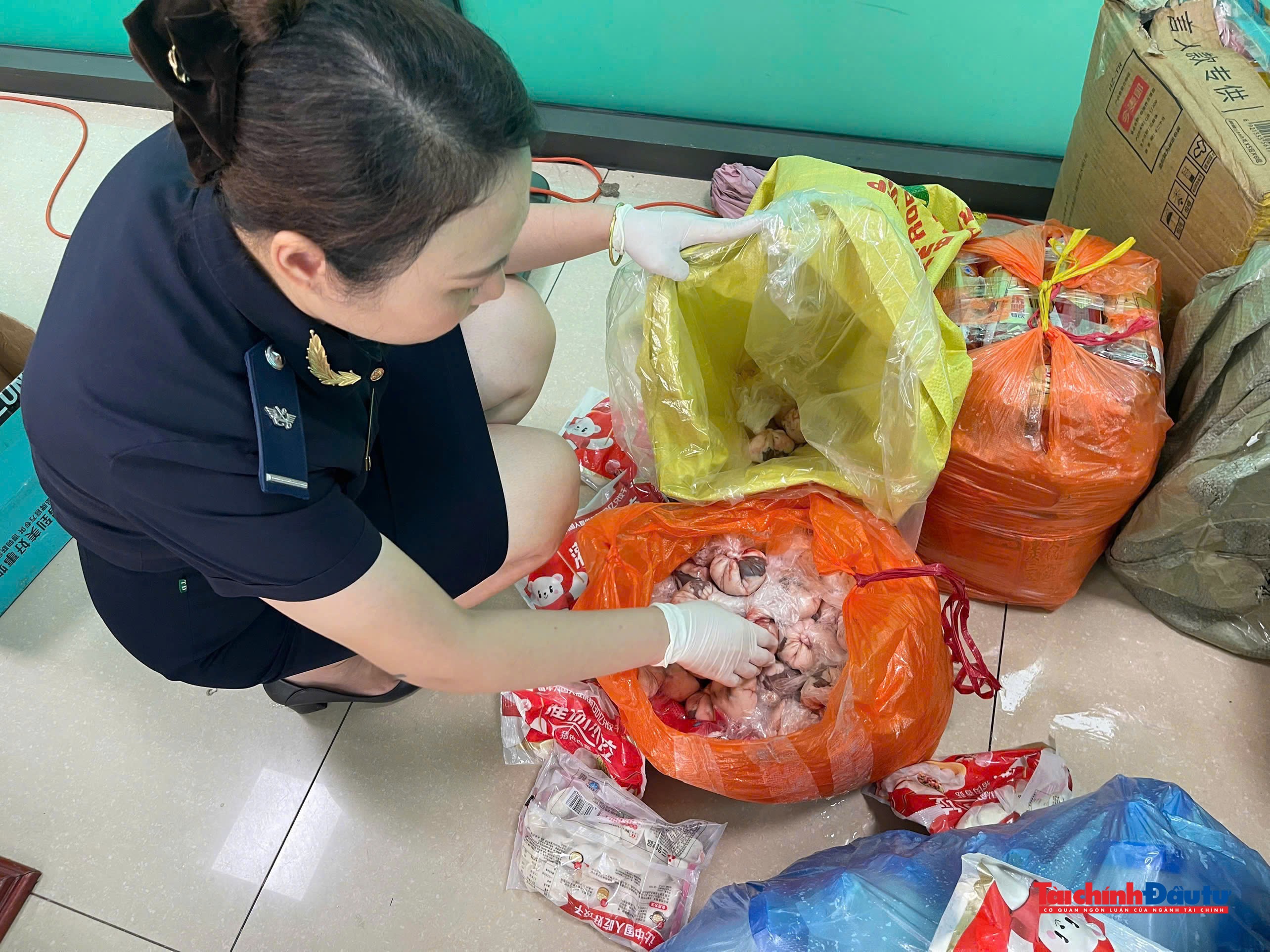 Ảnh 05.Vụ bắt 330kg thực phẩm đ&ocirc;ng lạnh.jpg