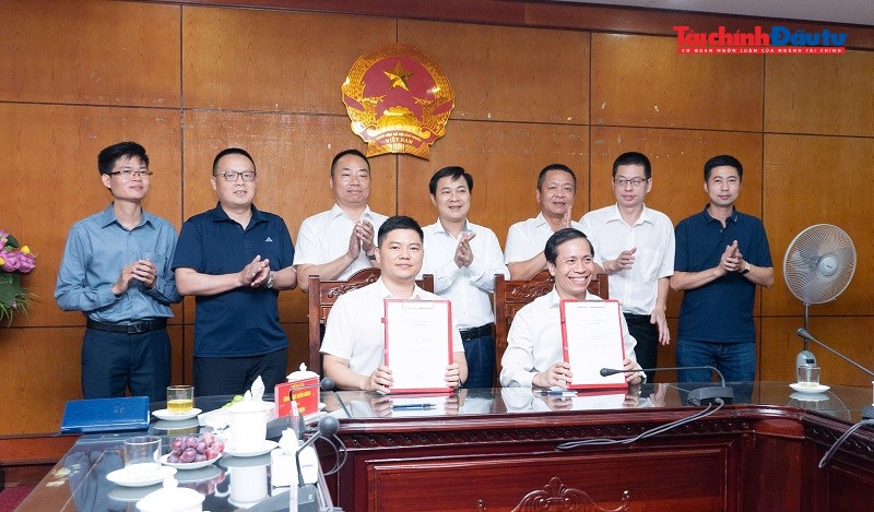 Lãnh đạo Hiệp hội ô tô Vũ Hán và Công ty CP đấu tư Hạ tầng KCN Bảo Minh ký biên bản ghi nhớ .jpg Lãnh đạo Hiệp hội ô tô Vũ Hán và Công ty CP đấu tư Hạ tầng KCN Bảo Minh ký biên bản ghi nhớ .jpg