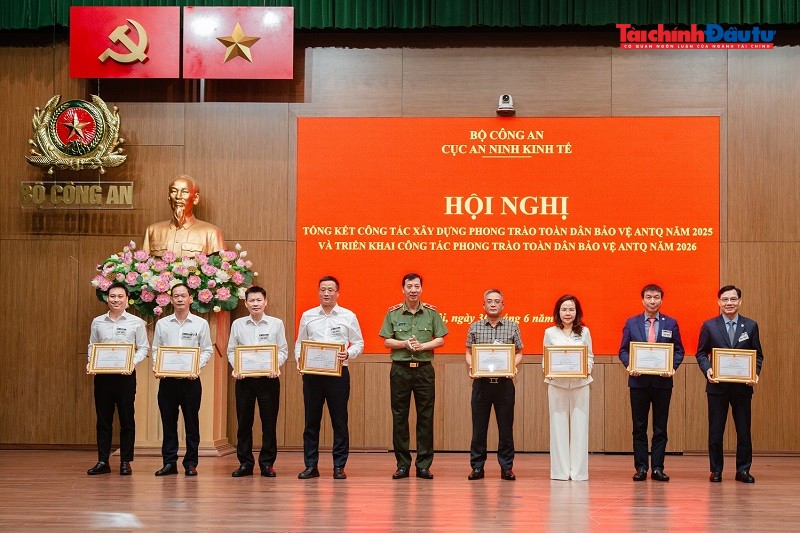 SeABank nhan bang khen BCA 2.jpg