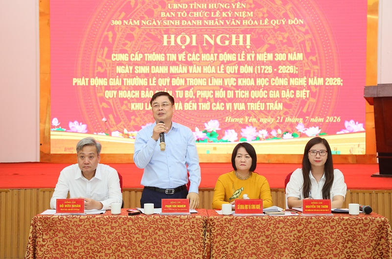 Ph&oacute; Chủ tịch UBND tỉnh Phạm Văn Nghi&ecirc;m ph&aacute;t biểu tại hội nghị.