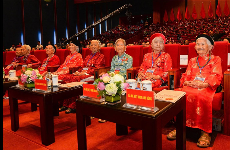 mẹ VN.jpg mẹ VN.jpg