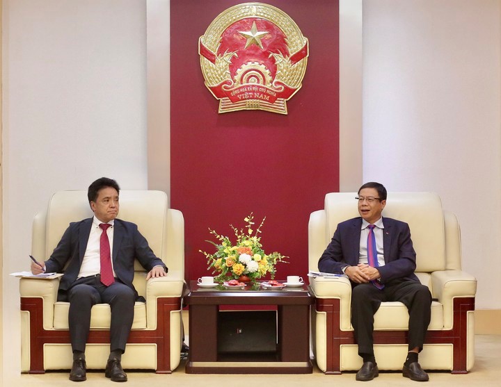 Thứ trưởng Bộ khoa học v&agrave; c&ocirc;ng nghệ L&ecirc; Xu&acirc;n Định