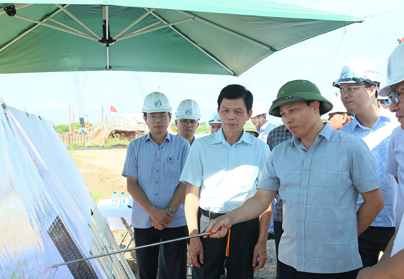Ph&oacute; Chủ tịch UBND tỉnh Lại Văn Ho&agrave;n