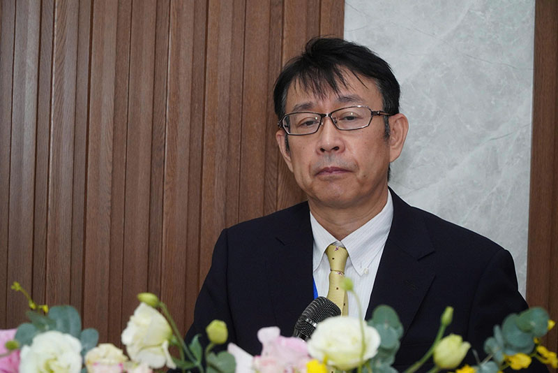 &Ocirc;ng Takahiro Hemmi