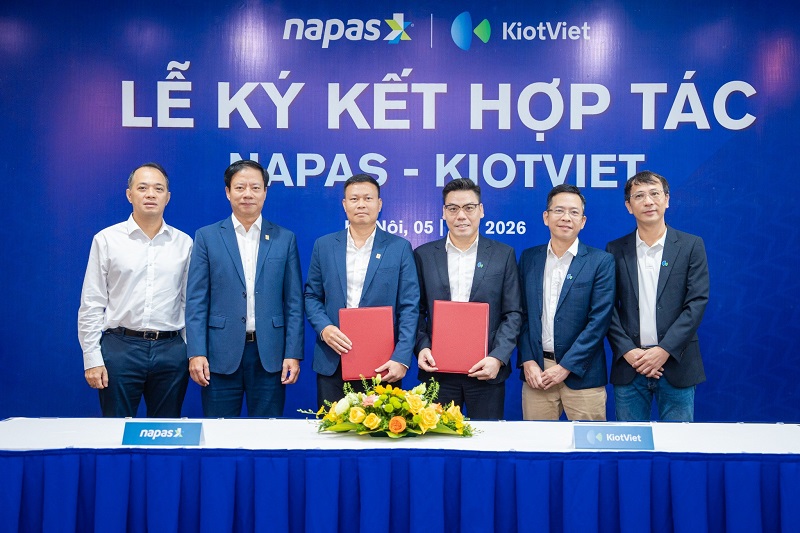 Lễ ký kết hợp tác giữa NAPAS và KiotViet_compressed Lễ ký kết hợp tác giữa NAPAS và KiotViet_compressed