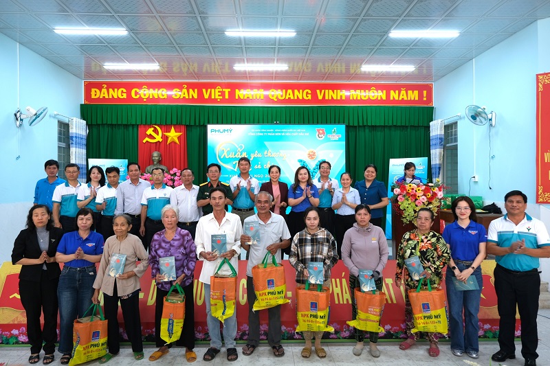 Hằng năm, PVFCCo - Ph&uacute; Mỹ lu&ocirc;n d&agrave;nh một ng&acirc;n s&aacute;ch lớn cho c&aacute;c hoạt động an sinh x&atilde; hội.jpg