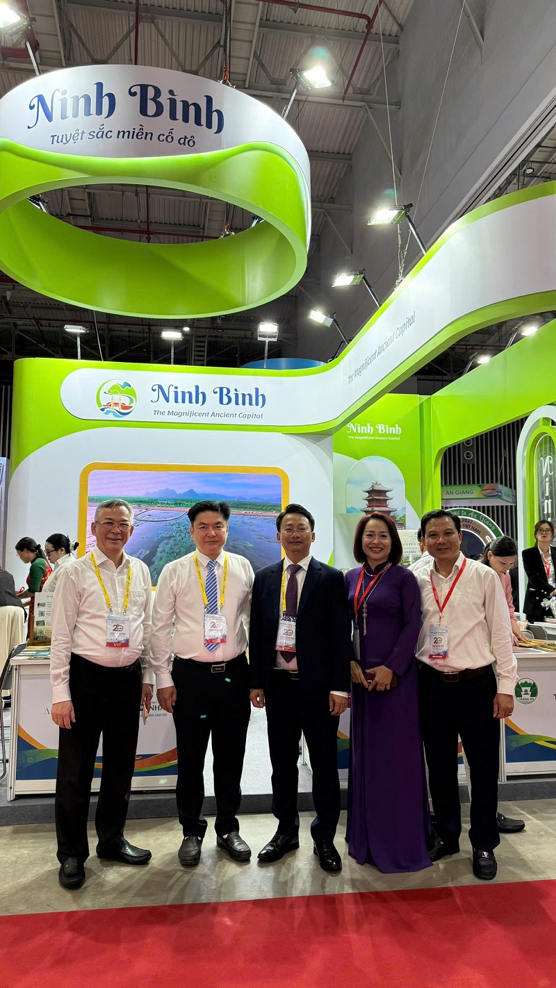 Lãnh đạo Cục du lịch thăm gian hàng Tuyệt sắc miền Cố đô của tỉnh Ninh Bình Lãnh đạo Cục du lịch thăm gian hàng Tuyệt sắc miền Cố đô của tỉnh Ninh Bình