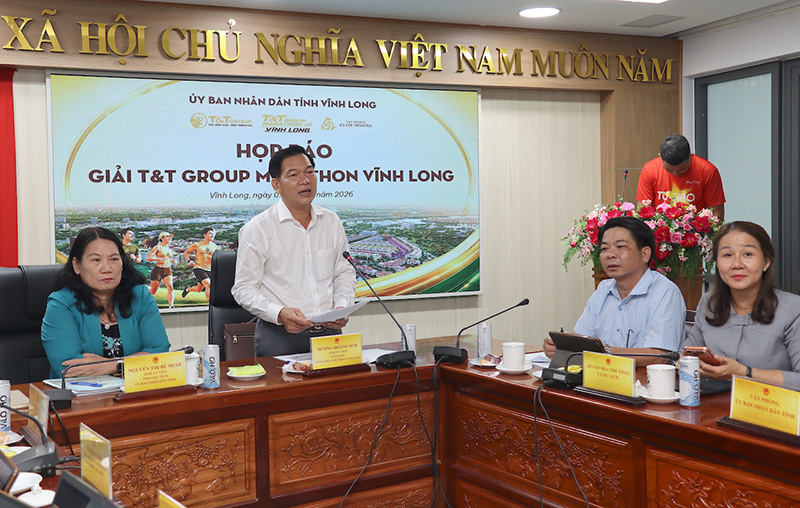 Giám đốc Sở Văn hóa, Thể thao và du lịch tỉnh Vĩnh Long Dương Hoàng Sum Giám đốc Sở Văn hóa, Thể thao và du lịch tỉnh Vĩnh Long Dương Hoàng Sum