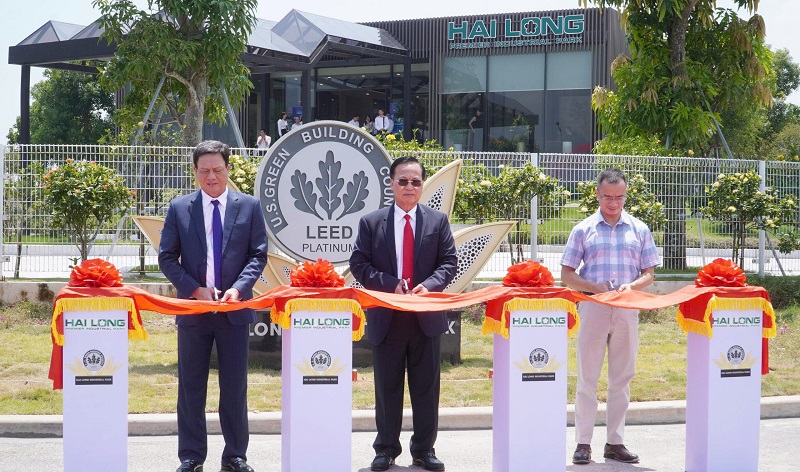 cắt băng treo biển Chứng nhận LEE Platinum tại KCN Hải Long