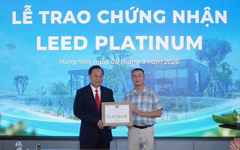 Hội đồng C&ocirc;ng tr&igrave;nh Xanh Hoa Kỳ (USGBC) trao Chứng nhận LEED Platinum cho Nh&agrave; điều h&agrave;nh KCN Hải Long