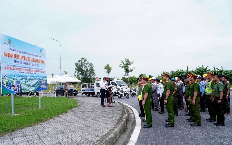Quang cảnh chương tr&igrave;nh ra qu&acirc;n