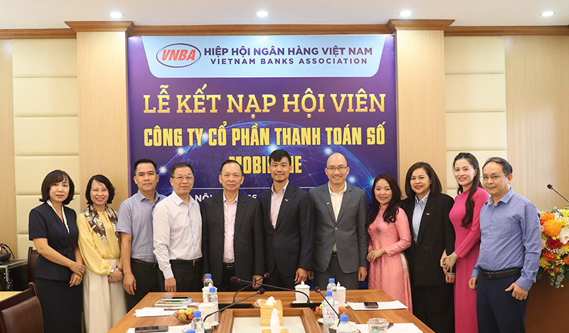Đại diện VNBA v&agrave; MDP chụp ảnh lưu niệm