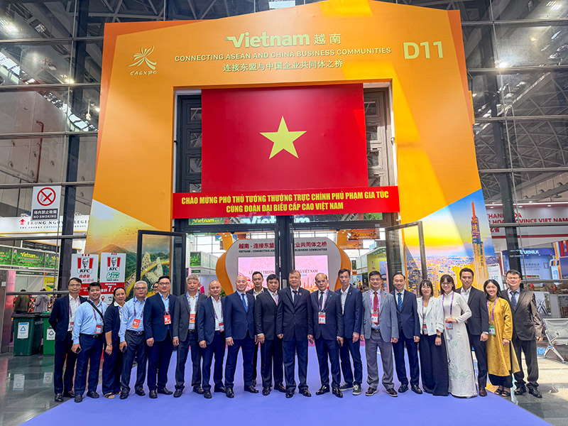 Đo&agrave;n l&atilde;nh đạo cấp cao Việt Nam.jpg