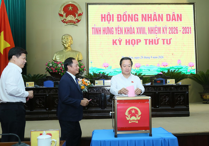 bỏ phiếu bầu Ph&oacute; Chủ tịch tỉnh Hưng Y&ecirc;n,