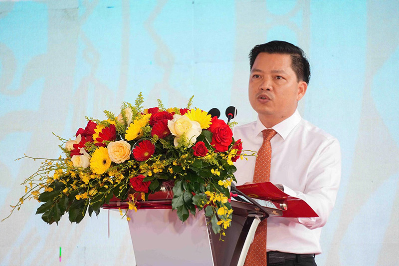 &Ocirc;ng Nguyễn Văn C&agrave; Lơ Anh