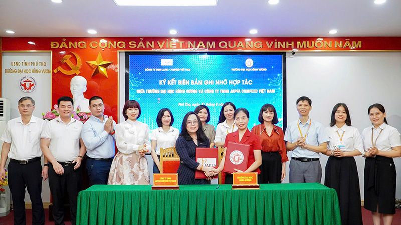 Lễ ký kết.jpg Lễ ký kết.jpg