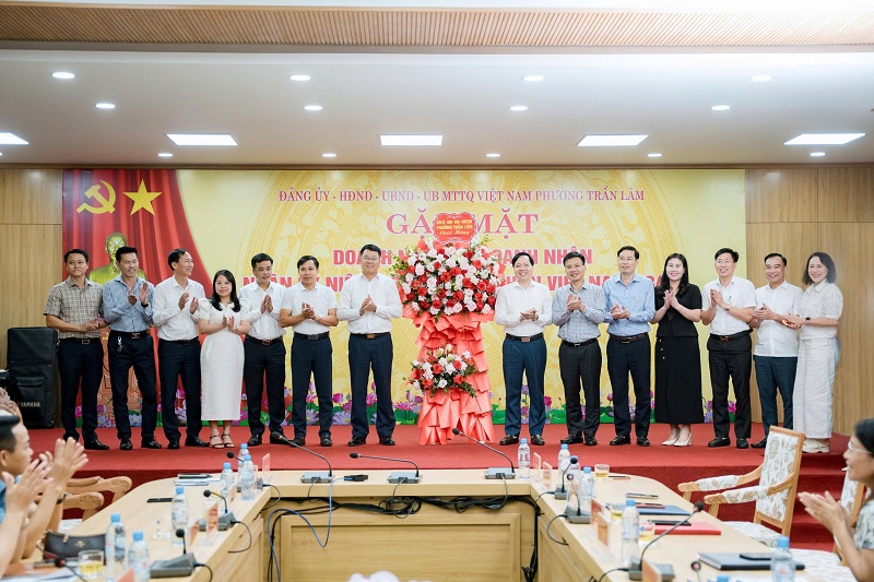 B&iacute; thư Đảng ủy, Chủ tịch HĐND phường B&ugrave;i Đức Ho&agrave;ng