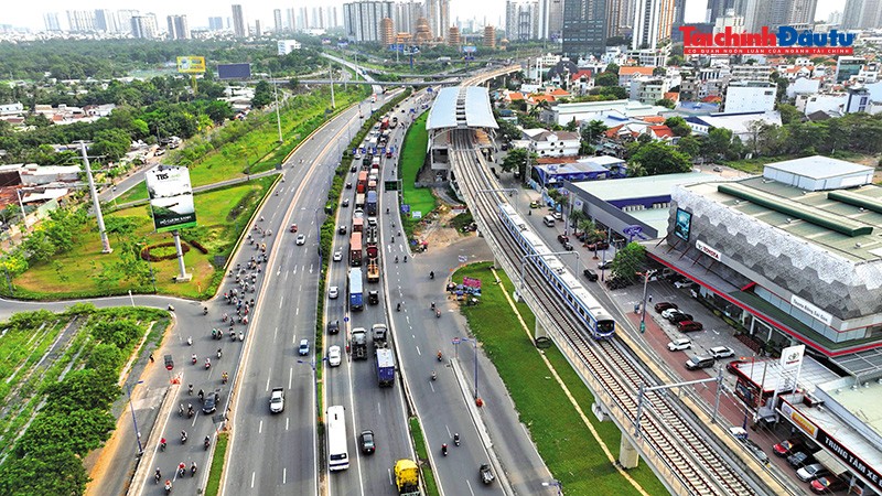 Trang12-CD 50 NAM HCM_TRANG 4_Bài đầu tư metro lời giải cho siêu đô thị TP.jpg Trang12-CD 50 NAM HCM_TRANG 4_Bài đầu tư metro lời giải cho siêu đô thị TP.jpg
