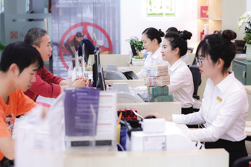 7-Giao dịch trong ng&acirc;n h&agrave;ng.jpg