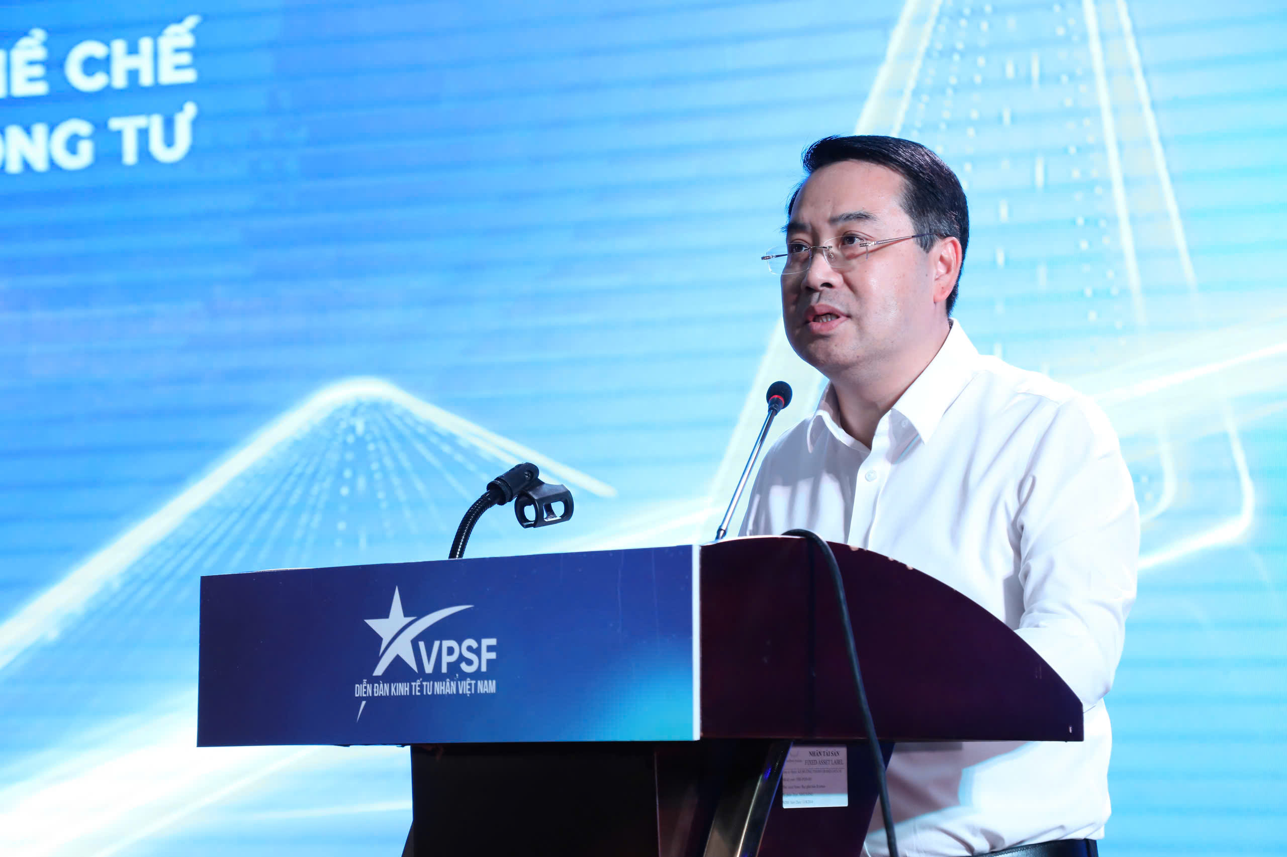 chủ tịch tỉnh L&agrave;o Cao Nguyễn Tuấn Anh